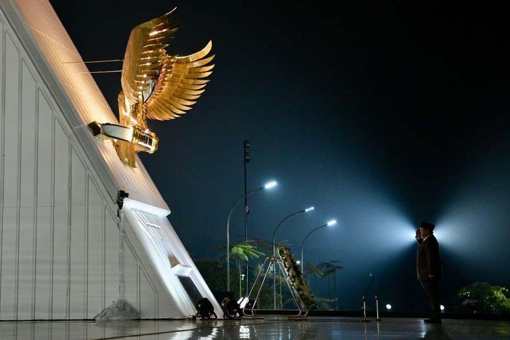 Jelang HUT ke-81 RI, Prabowo Sambangi Kalibata Tabur Bunga untuk Pahlawan
